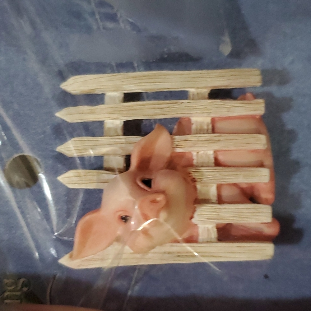 Cute piggy pin